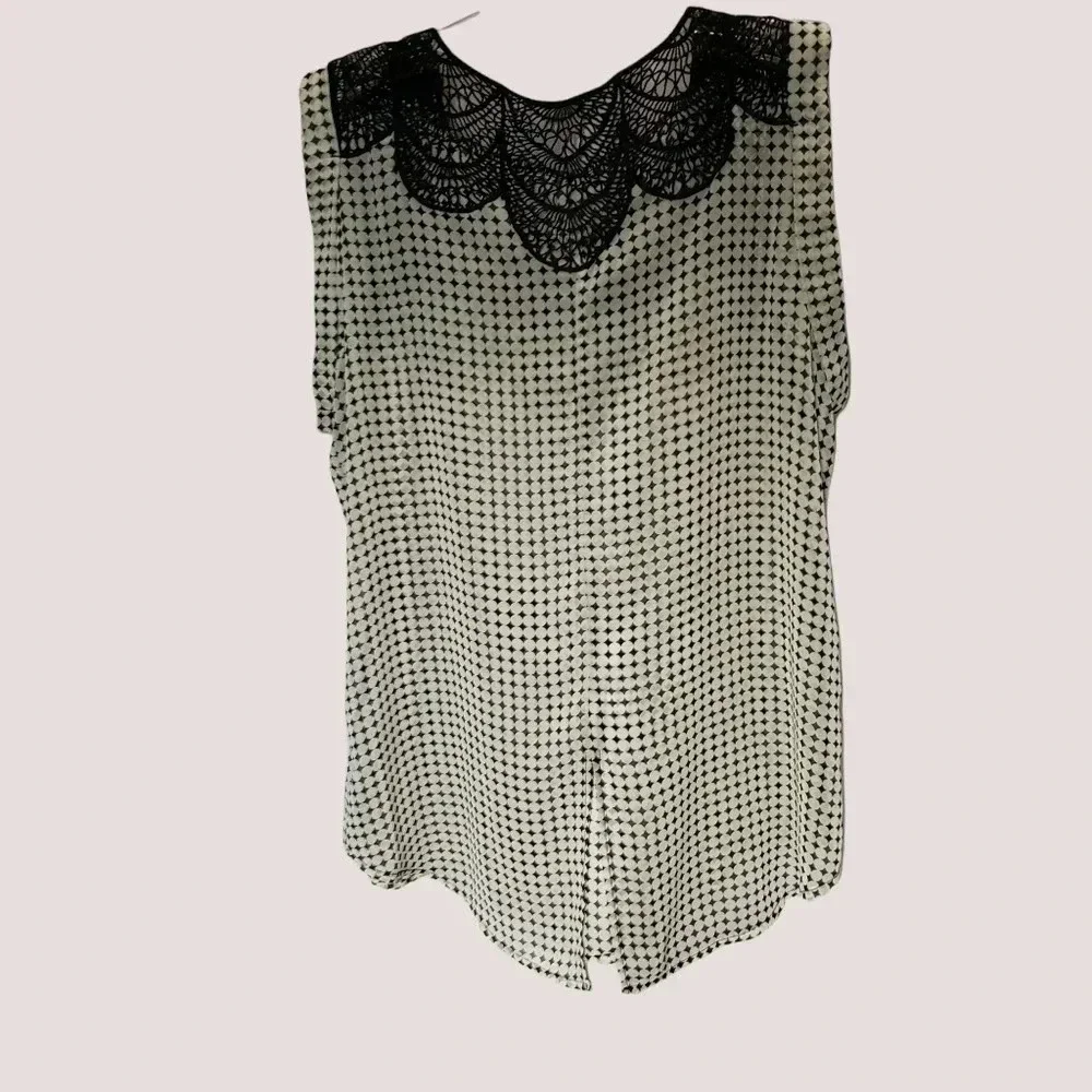 Pleione  White blk Polka Dot Crochet Knit Accent Blouse